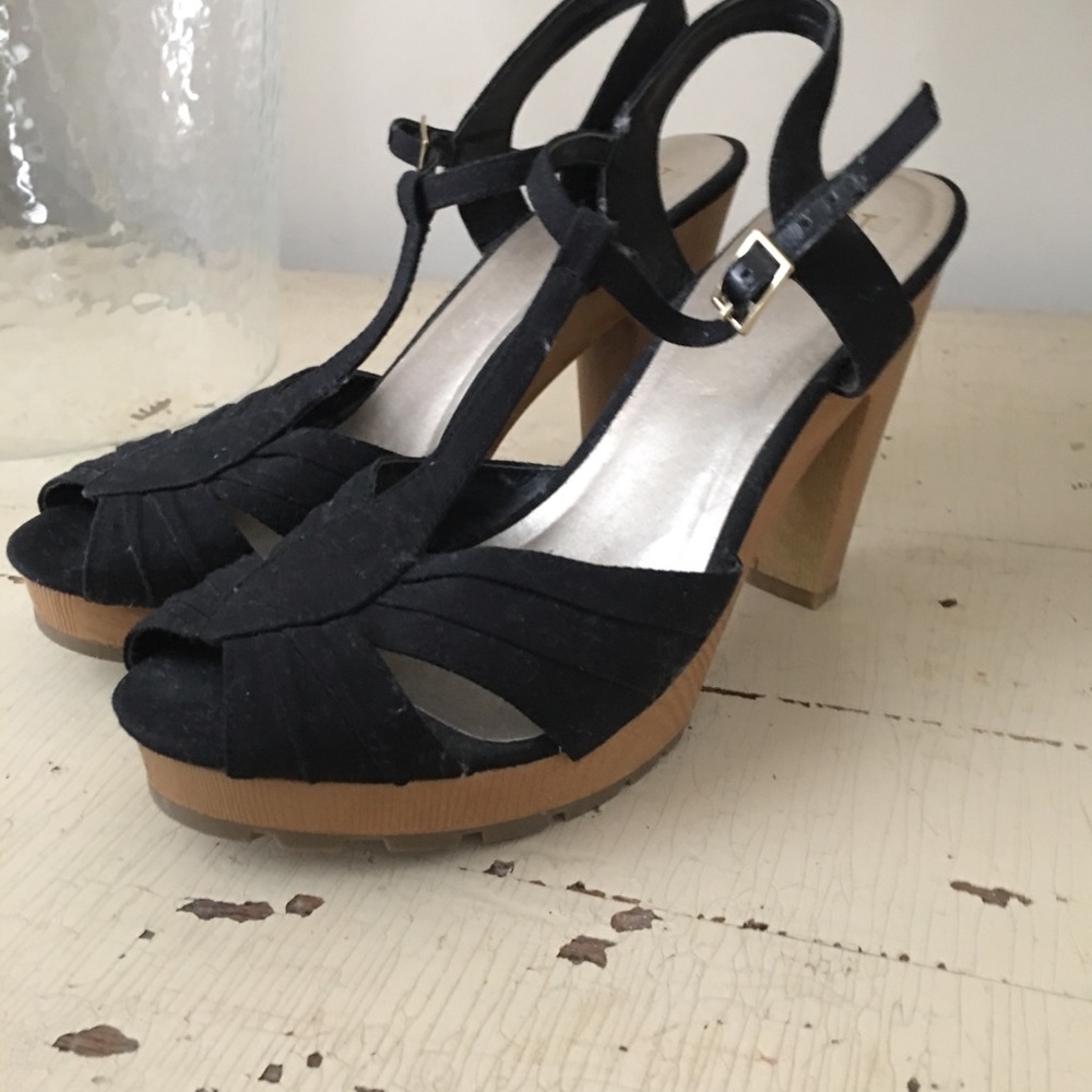 Heels - Picture 2 of 5